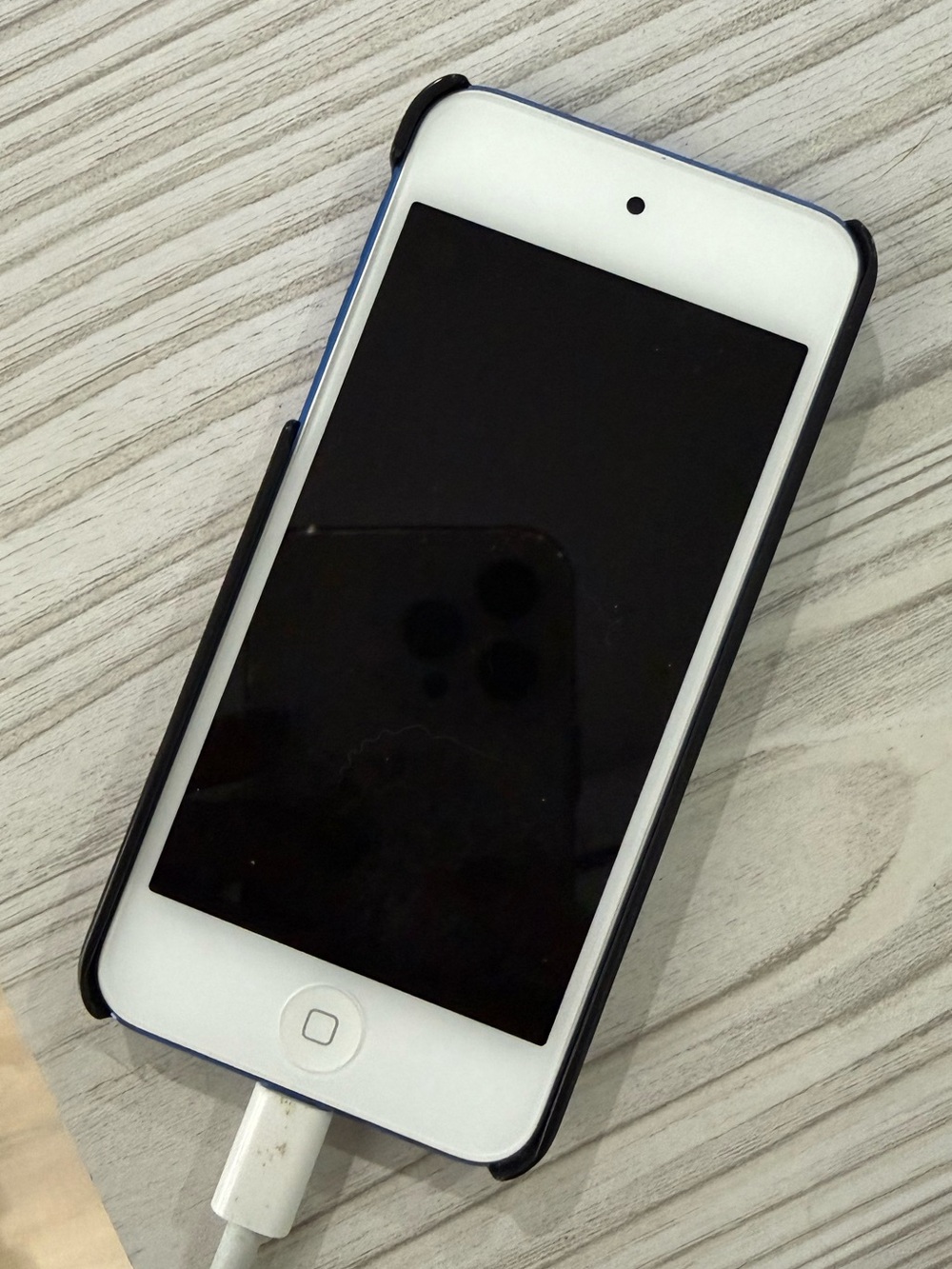 Apple White iPod Touch with Black Protective Case